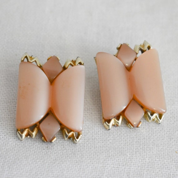 1960s Peachy-Beige Thermoset Clip Earrings - image 1