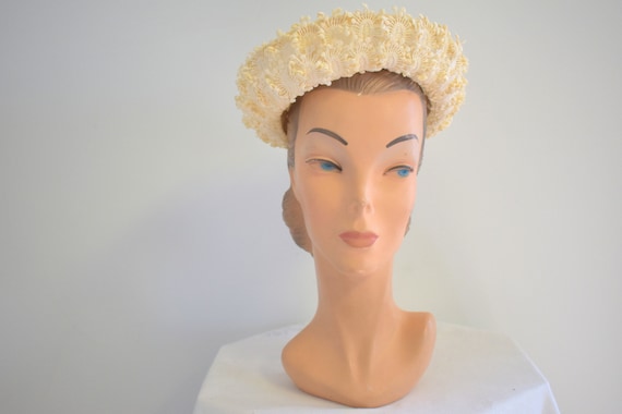 1950s Cream Appliqued Lace Breton Hat - image 2