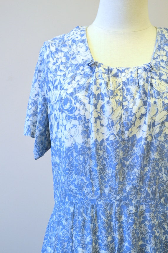 1940s Blue Floral Jersey Dress - image 2