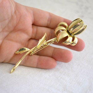 1960s Large Gold Flower Brooch