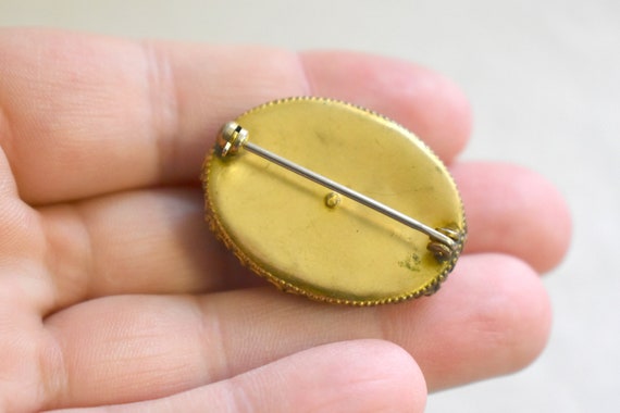 1940s Oval Faux Pearl Brooch - image 4