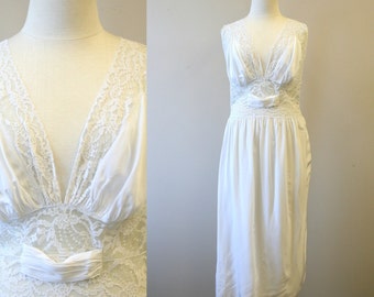 1940s Icy Pale Gray Lacy Night Gown