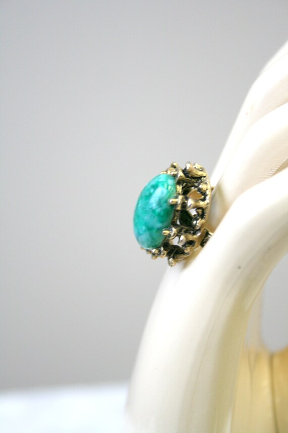 1960s Green Glass Cabochon Ring, Size 7 1/4 - image 5