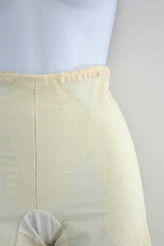 1960s Youthcraft Pale Yellow Girdle Shorts - image 6