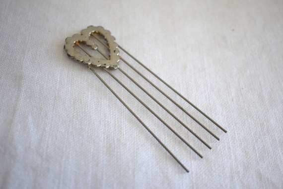 1940s Heart Metal Hair Comb - image 5