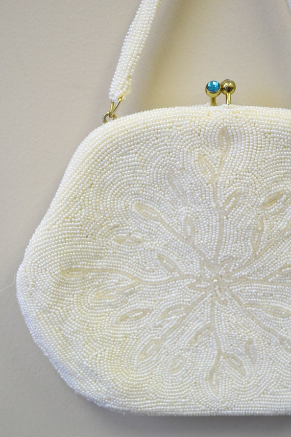 1950s White Beaded Purse - image 2