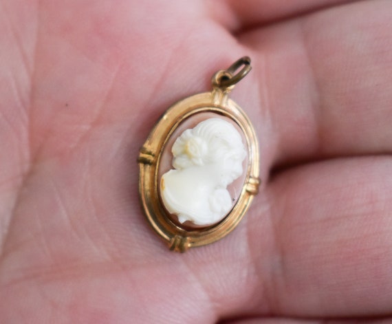 Vintage Small Oval Cameo Pendant - image 2