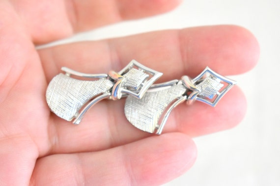 1960s Silver Shield Clip Earrings - image 4