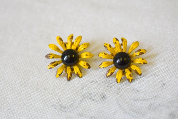 1960s Yellow and Black Daisy Clip Earrings