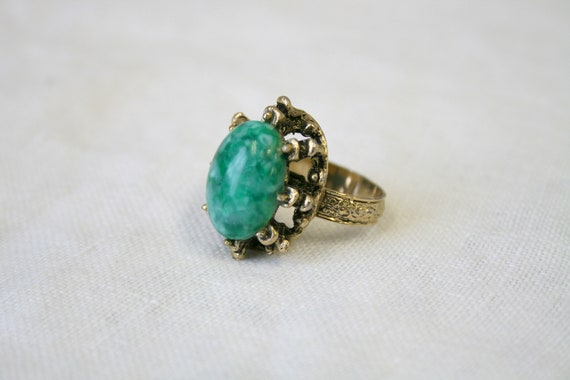 1960s Green Glass Cabochon Ring, Size 7 1/4 - image 2