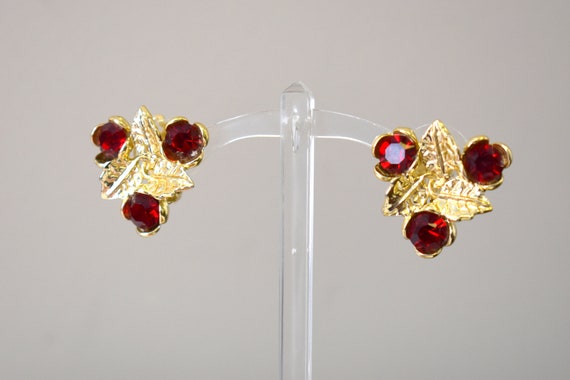 1960s Red Rhinestone Clip Earrings - image 4
