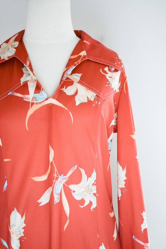 1970s Floral and Bird Print Knit Dress - image 2