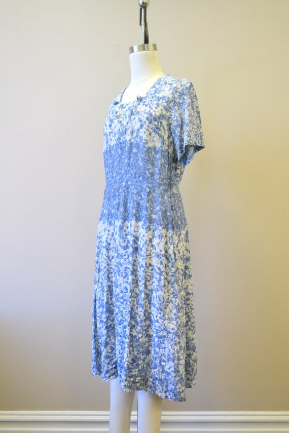 1940s Blue Floral Jersey Dress - image 4