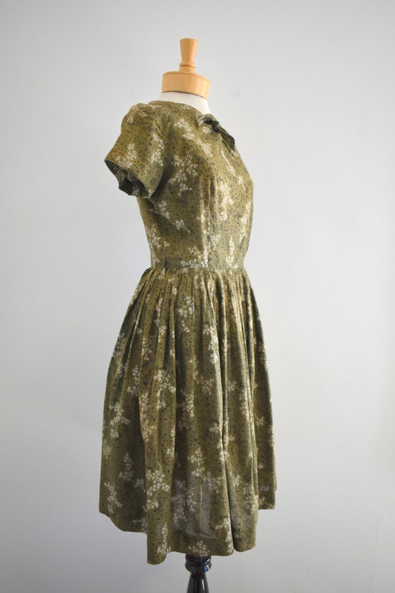 1950s Olive Green Cotton Foliage Print Dress - image 4