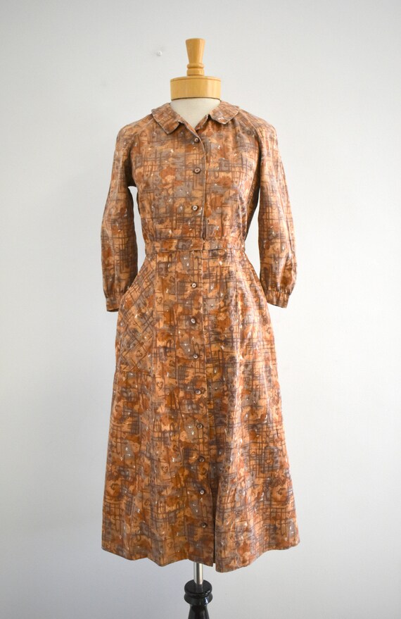 1940s Brown Printed Cotton Shirtwaist Dress - image 2