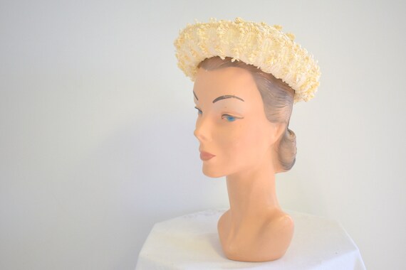 1950s Cream Appliqued Lace Breton Hat - image 3