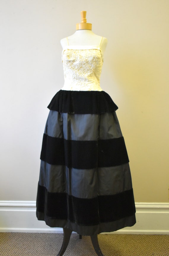 1960s Black and White Formal Gown - image 2