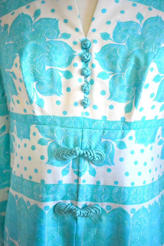 1960s Aqua and White Silk Patterned Dress - image 6