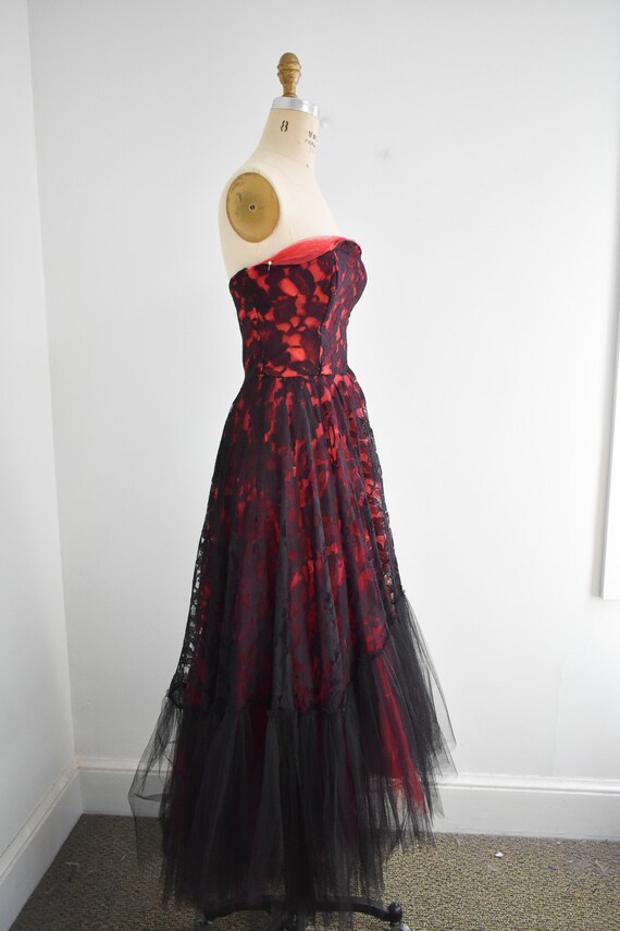 1950s Black Lace and Tulle Dress with Red Lining - image 3