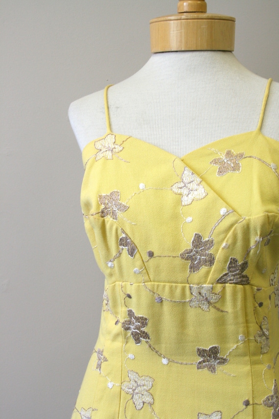 1950s Embroided Yellow Linen Wiggle Dress - image 2