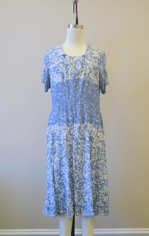 1940s Blue Floral Jersey Dress - image 3