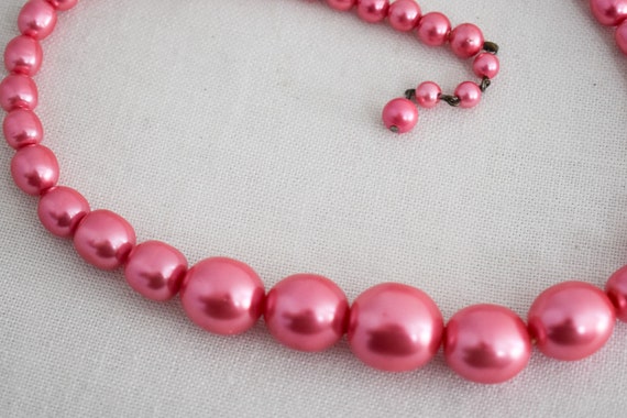 1950s/60s Pink Faux Pearl Bead Necklace - image 4