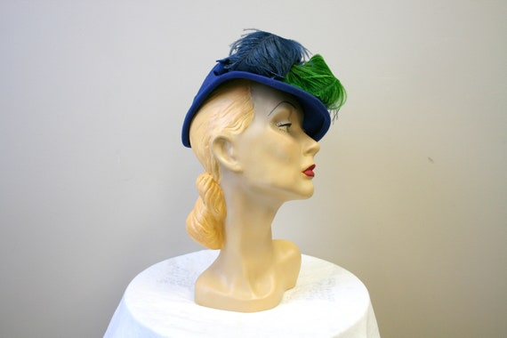 1940s Blue and Green Feather Hat - image 3