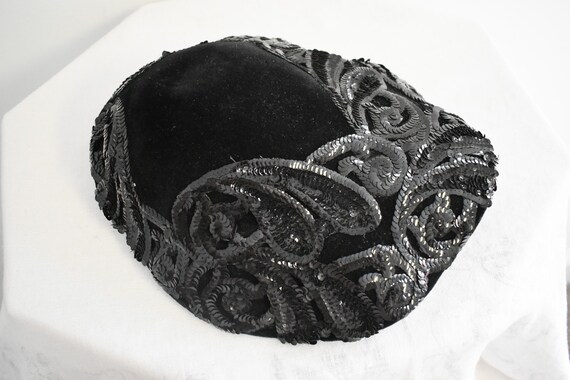 1950s Black Sequinned Shell Shape Hat - image 8