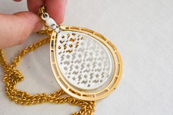 1960s/70s White and Gold Pendant and Chain Neckla… - image 7