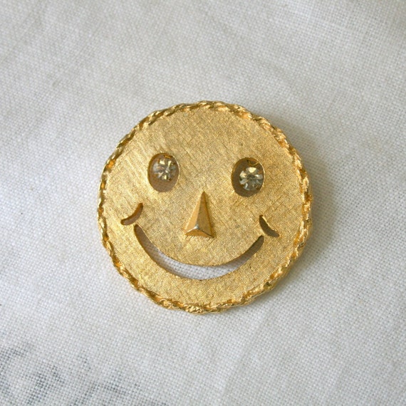 1960s Smiley Face Brooch - image 1