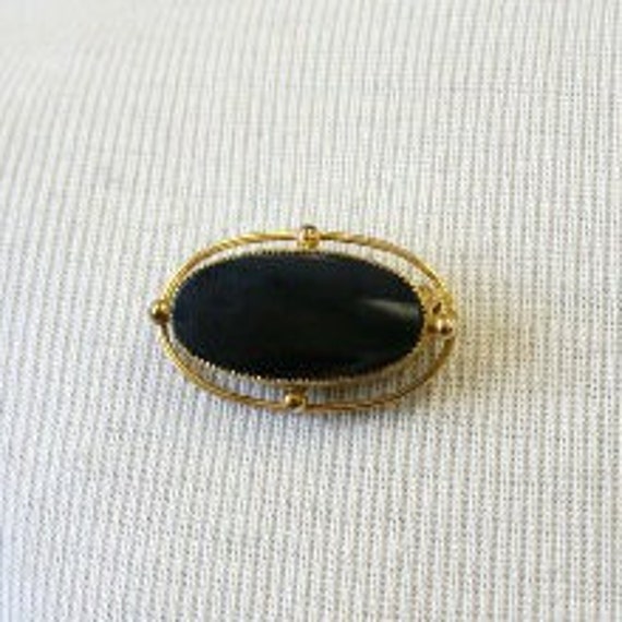 1960s Creed Onyx and Gold Filled Oval Brooch - image 1