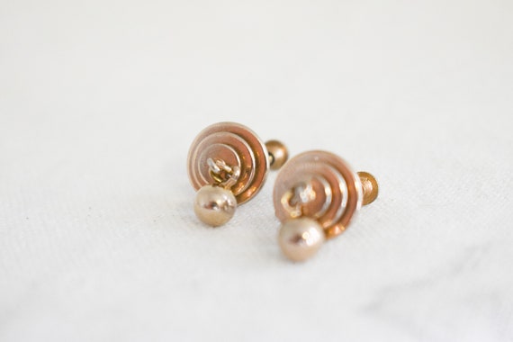 1940s/50s Gold Bullseye Screw Back Earrings - image 3