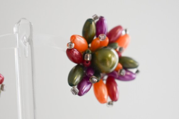1960s Plastic Bead Cluster Clip Earrings - image 7