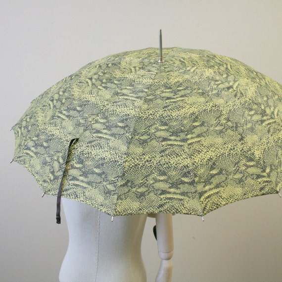 1940s Yellow Snake Skin Print Umbrella with Woode… - image 1