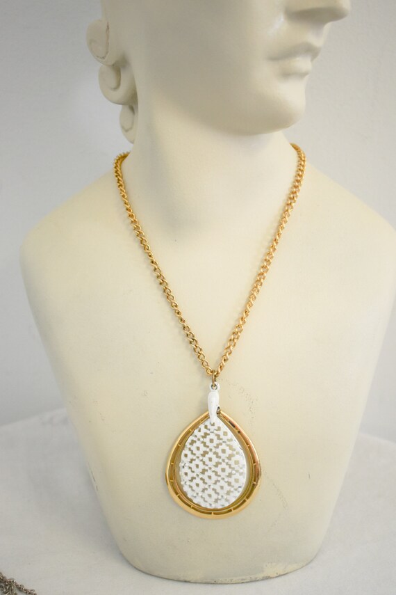 1960s/70s White and Gold Pendant and Chain Neckla… - image 4