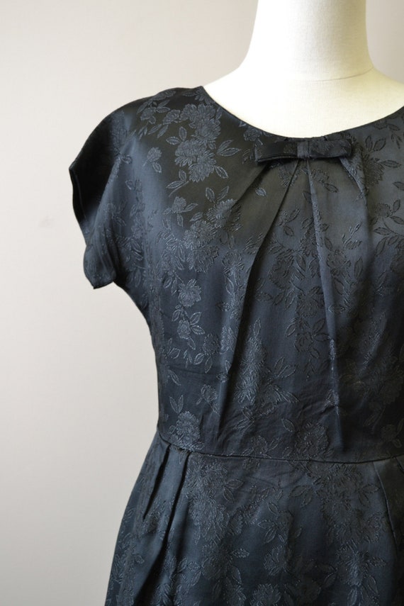 1950s Black Floral Satin Brocade Wiggle Dress - image 2