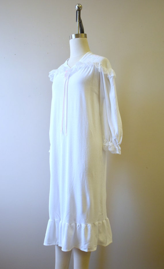 1980s White Sweatshirt Night Gown with Lace and R… - image 4