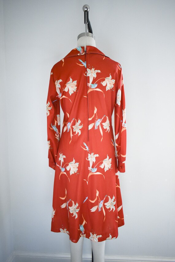 1970s Floral and Bird Print Knit Dress - image 5