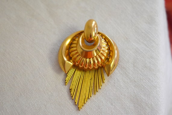 1940s Coro Gold Fringe Metal Brooch - image 2