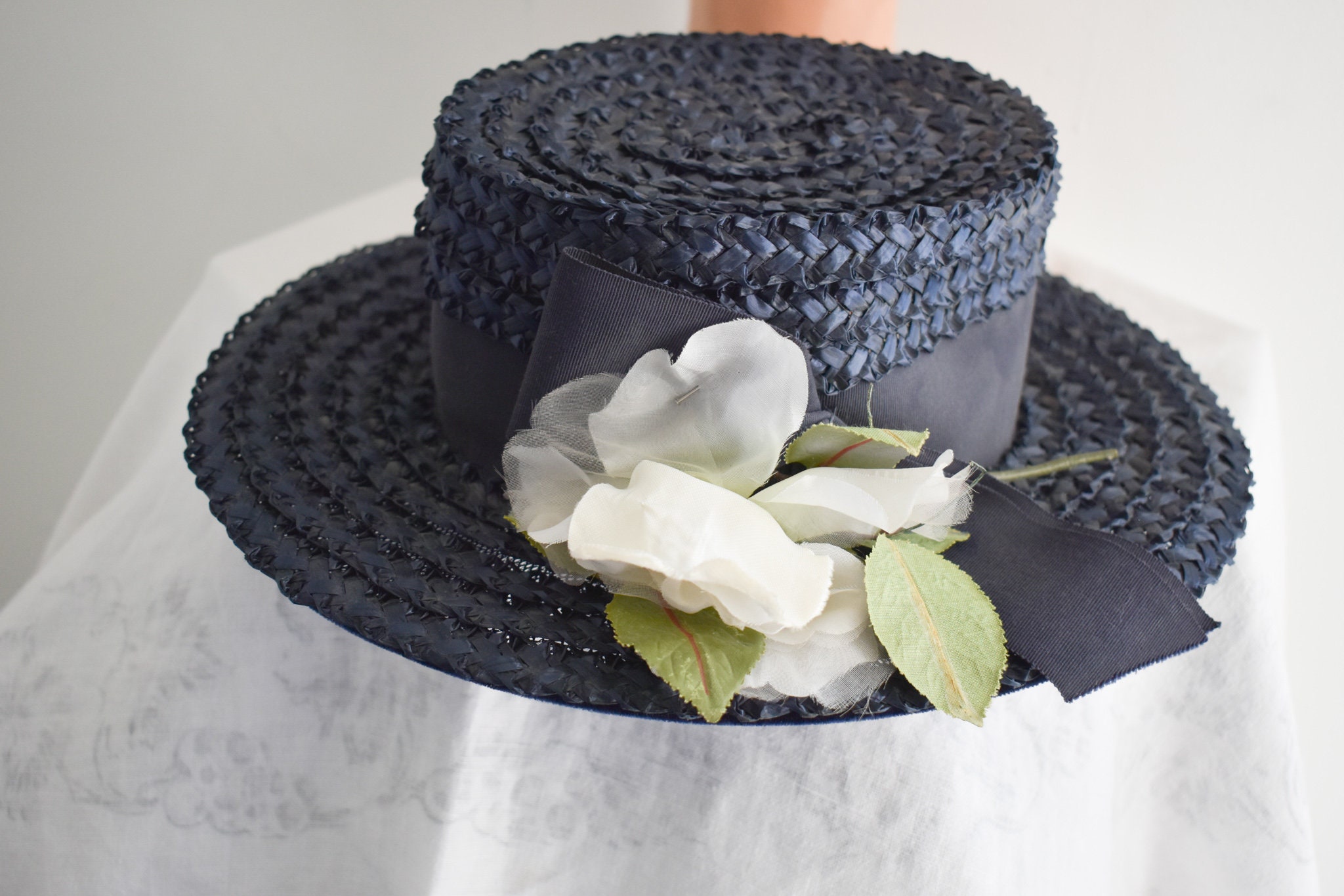 1960s Navy Straw Hat With White Flower - Etsy display picture 1