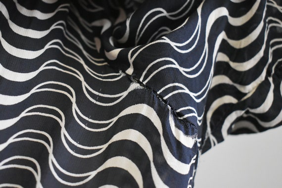 1930s/40s Black and Cream Wave Printed Rayon Dress - image 6