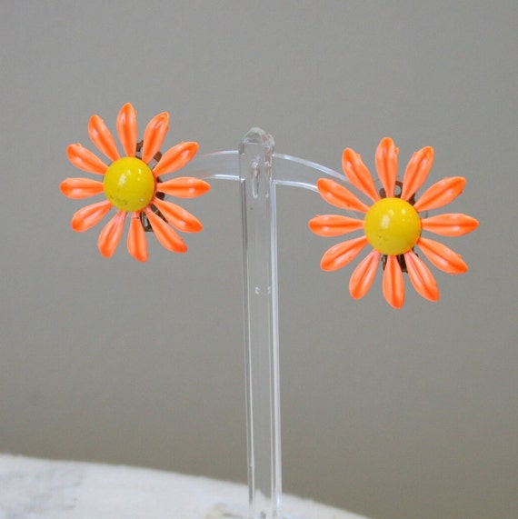 1960s Orange Daisy Clip Earrings