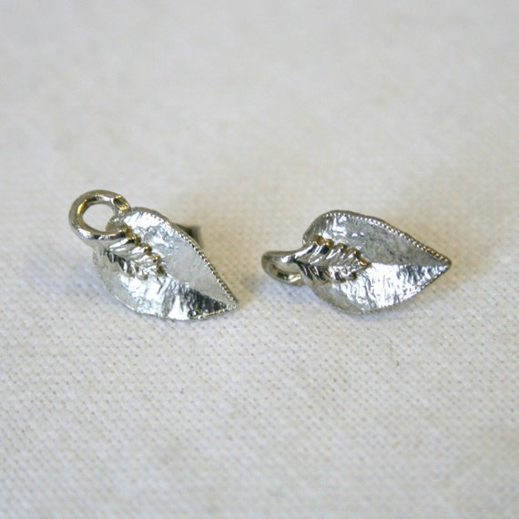 1970s Tiny Silver Leaf Stud Earrings - image 1