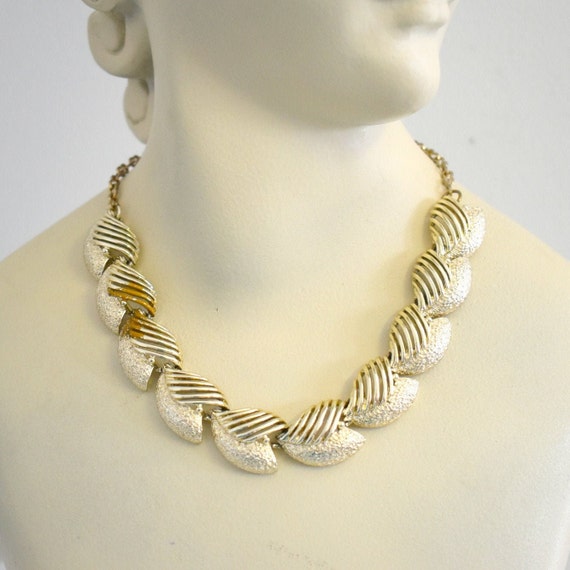 1960s Textured Gold Metal Choker Necklace Gem
