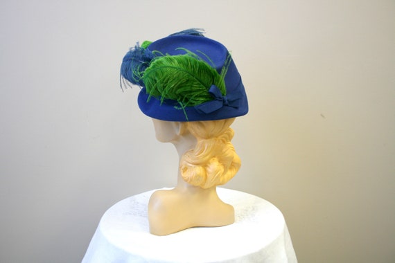 1940s Blue and Green Feather Hat - image 5