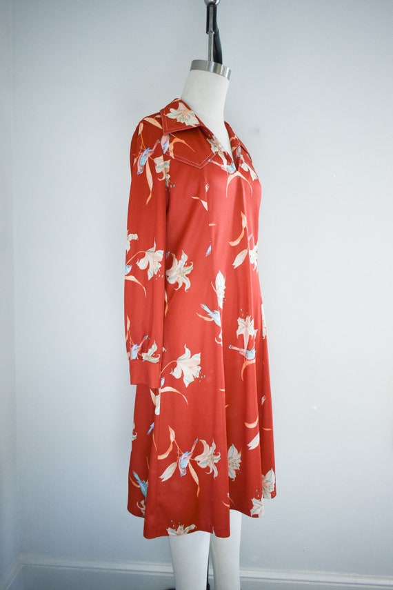 1970s Floral and Bird Print Knit Dress - image 4