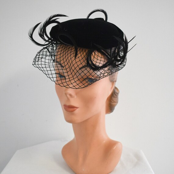 1950s Black Velvet Hat With Netting and Curled Feathers - Etsy display picture 2