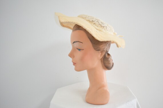 Cream Ruffle Hat 1940s/50s Cream Lace Ruffled Edge Hat - Gem