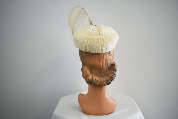 1940s/50s Cream Feather Hat with Plume - image 2