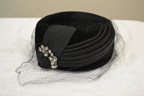 1950s Black Hat with Rhinestones - image 5